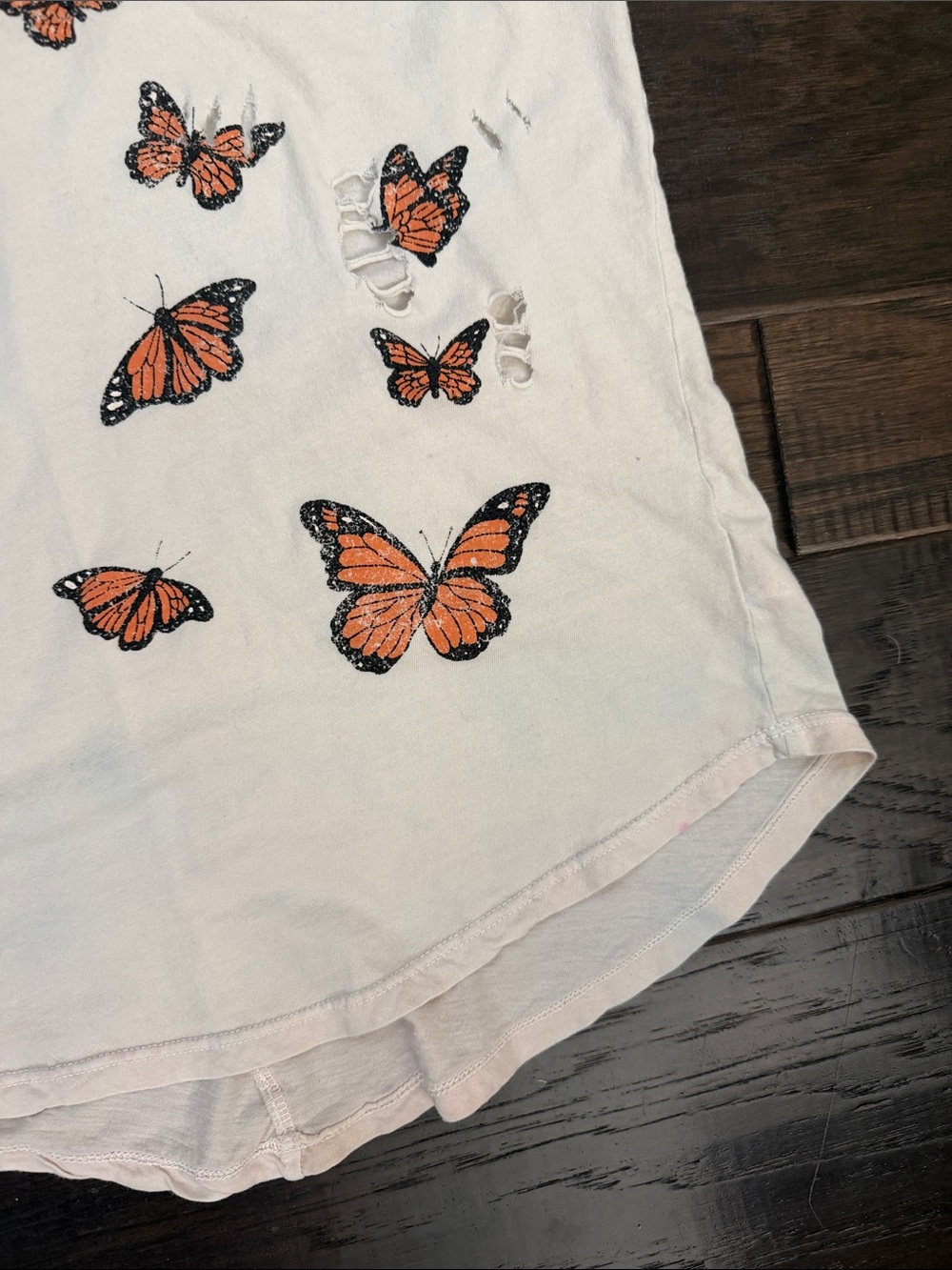 Wildfox V-Neck Peach/Cream Tee with Orange Butterfly Print - Picture 5 of 13